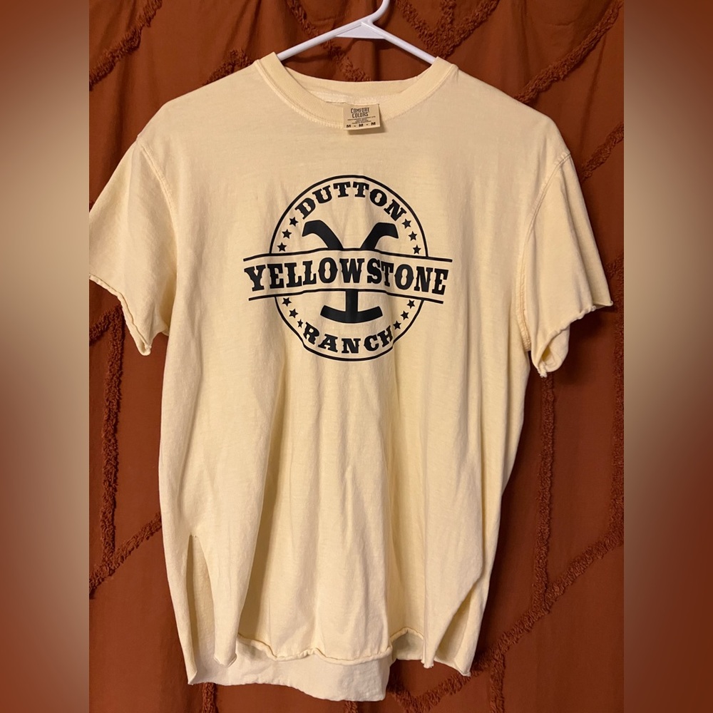 Yellow split hem tee Yellowstone